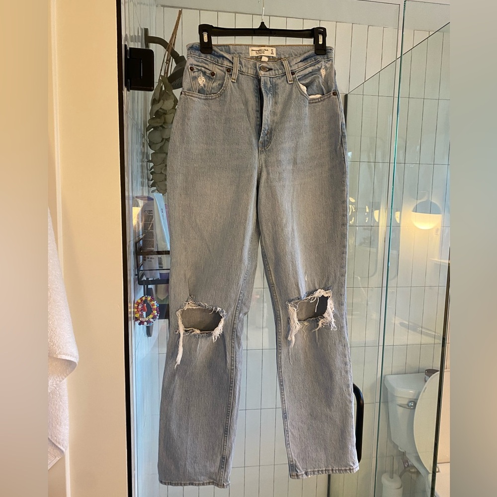 Abercrombie & Fitch The 90s Straight Ultra High Rise Jean